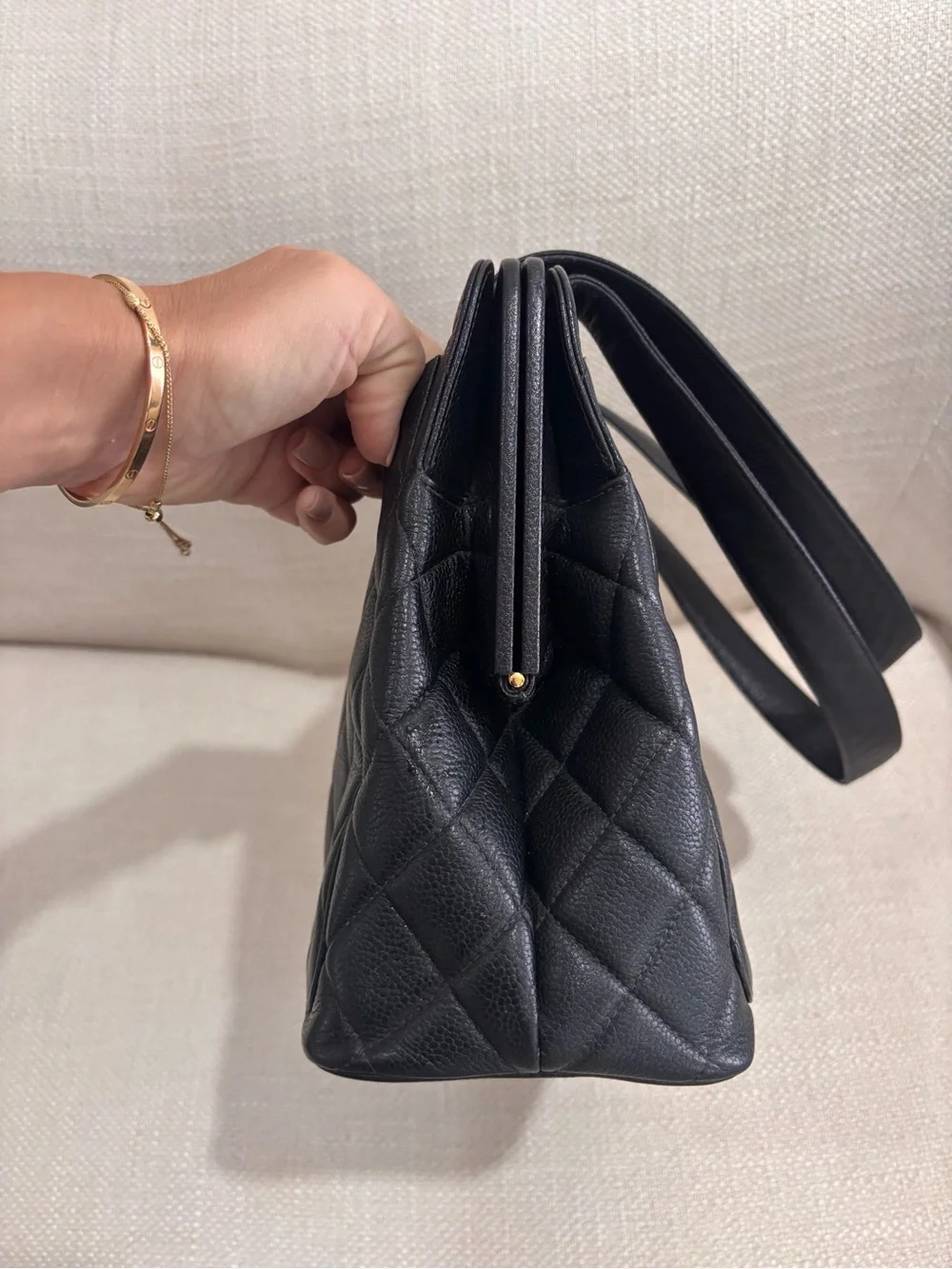 Authentic CHANEL kiss lock black caviar leather shoulder bag 24k hardware